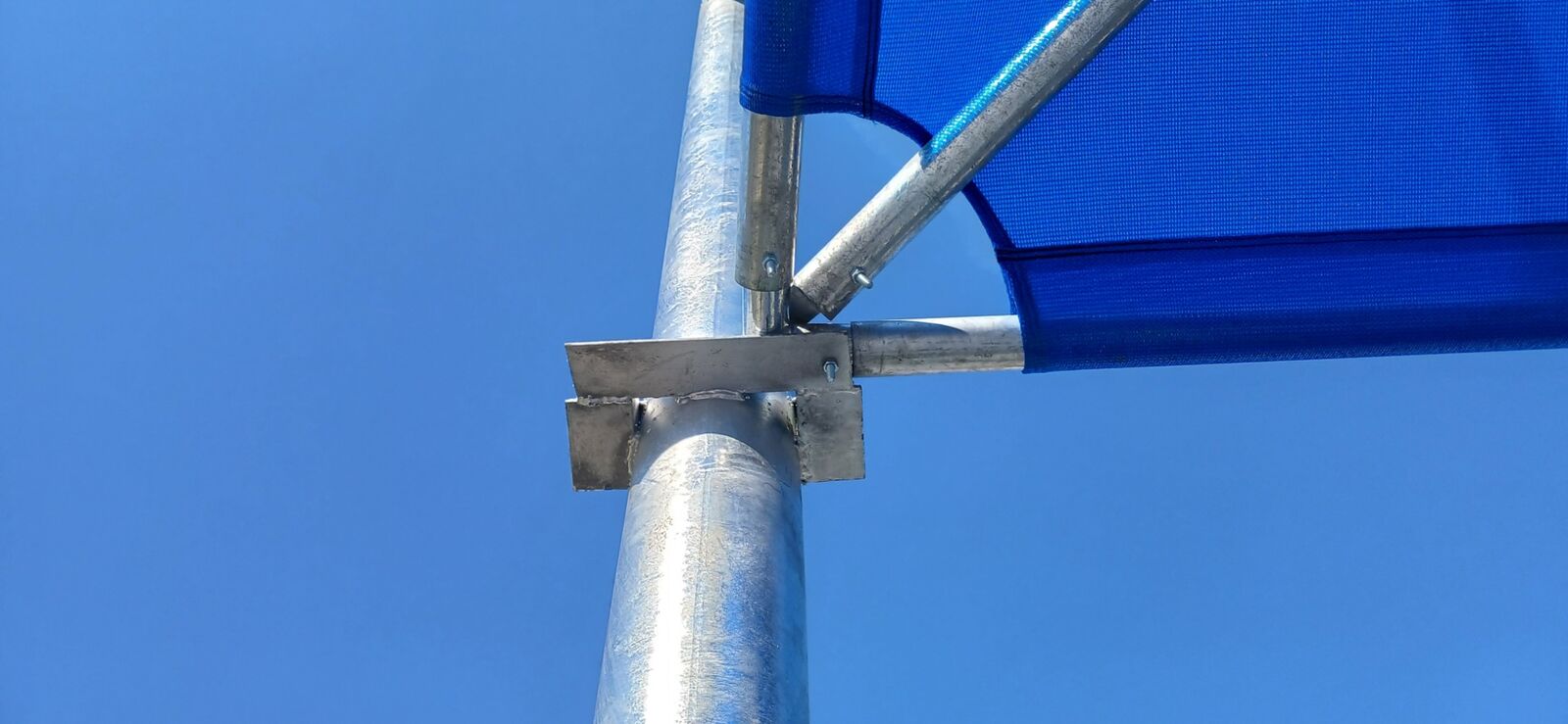Close-up of a welded galvanised bracket bolting the brace and rafter to a shadeport column